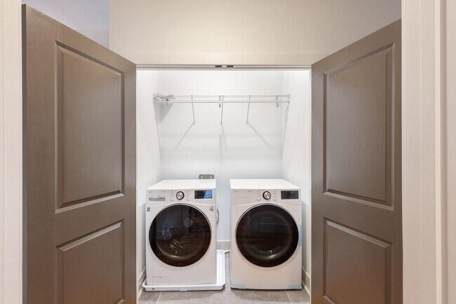 Building Photo - Conveniently Located 4bd/3ba Home Minutes From ATLBeltLine w/ Private Backyard!