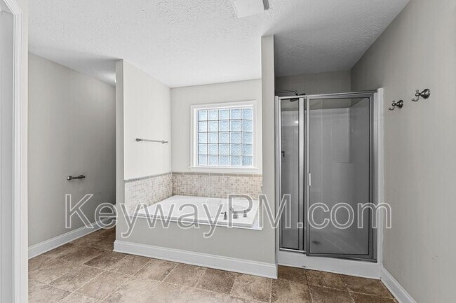 Building Photo - 808 Tyler Woods Dr