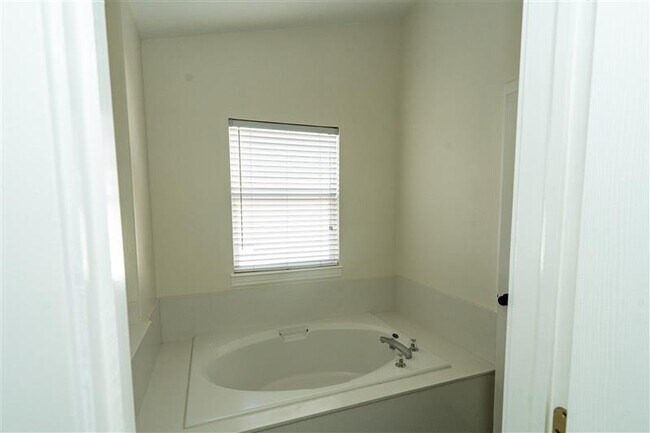 Building Photo - 358 Steep Mountain Dr