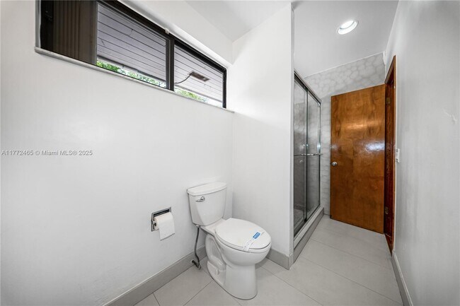 Building Photo - 511 Vittorio Ave