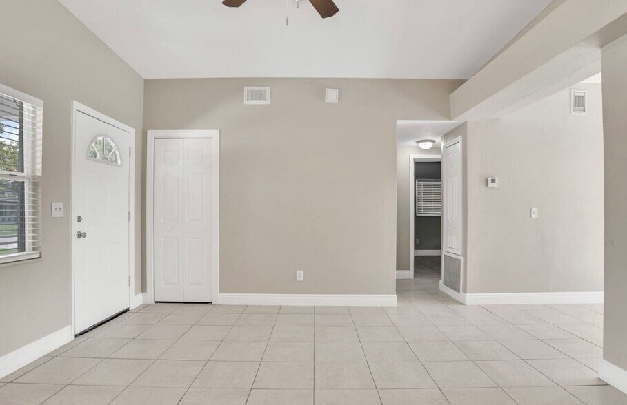 Building Photo - 3013 Rollman Rd