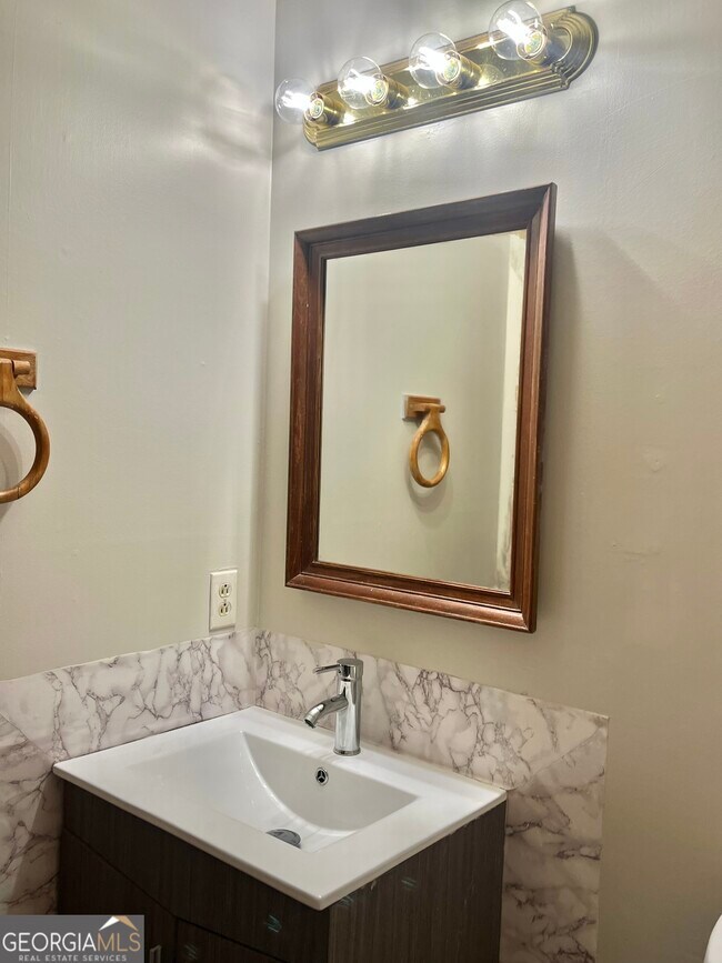 Building Photo - 566 Brookfield Way