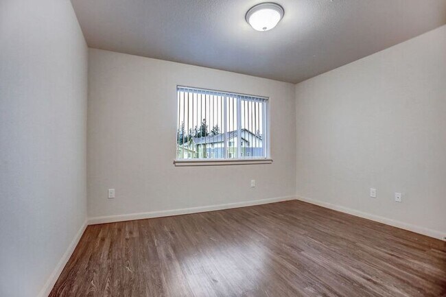 Building Photo - 245 SE 146th Ave