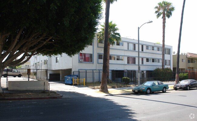 Building Photo - 940 Magnolia Ave