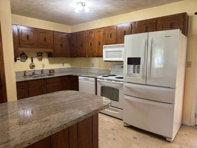 Building Photo - 4221 Valley Cir