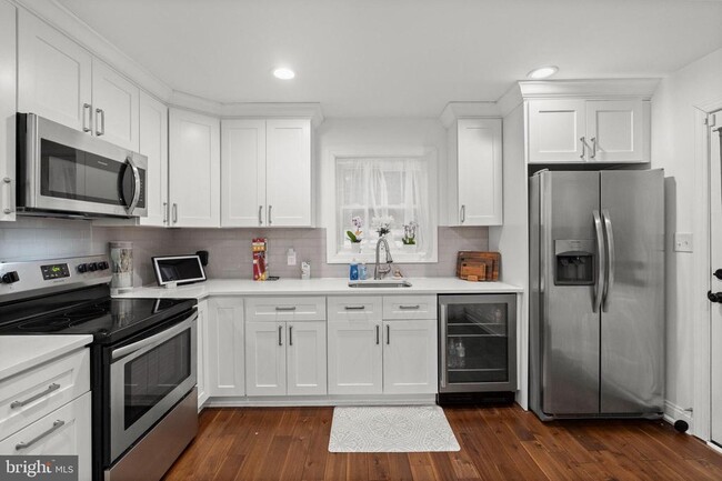 Building Photo - 7922 Babikow Rd