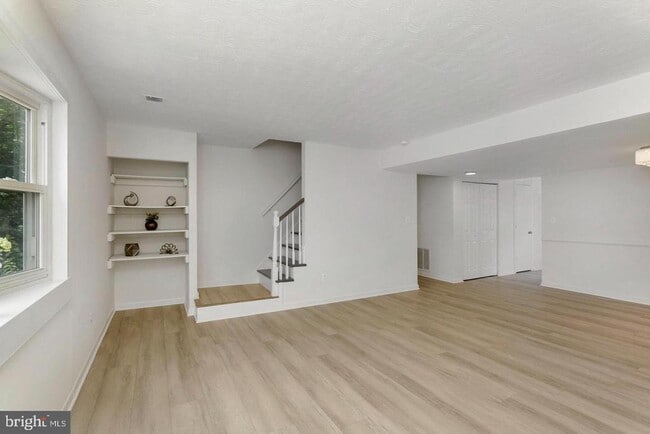 Building Photo - 1132 James Madison Cir