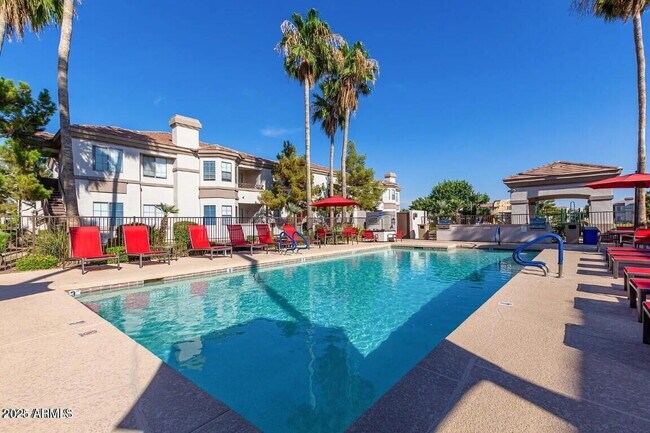 Building Photo - Fully furnished 2 bedroom 2 bathroom unit ...
