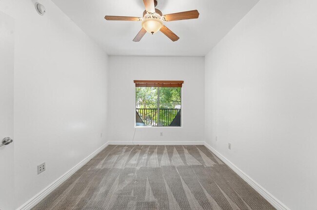 Building Photo - 5450 E Deer Valley Dr