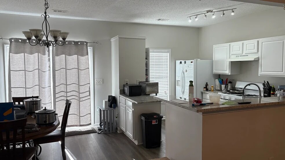 Building Photo - 13082 Region Trce