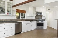 Building Photo - 835 Barsby St