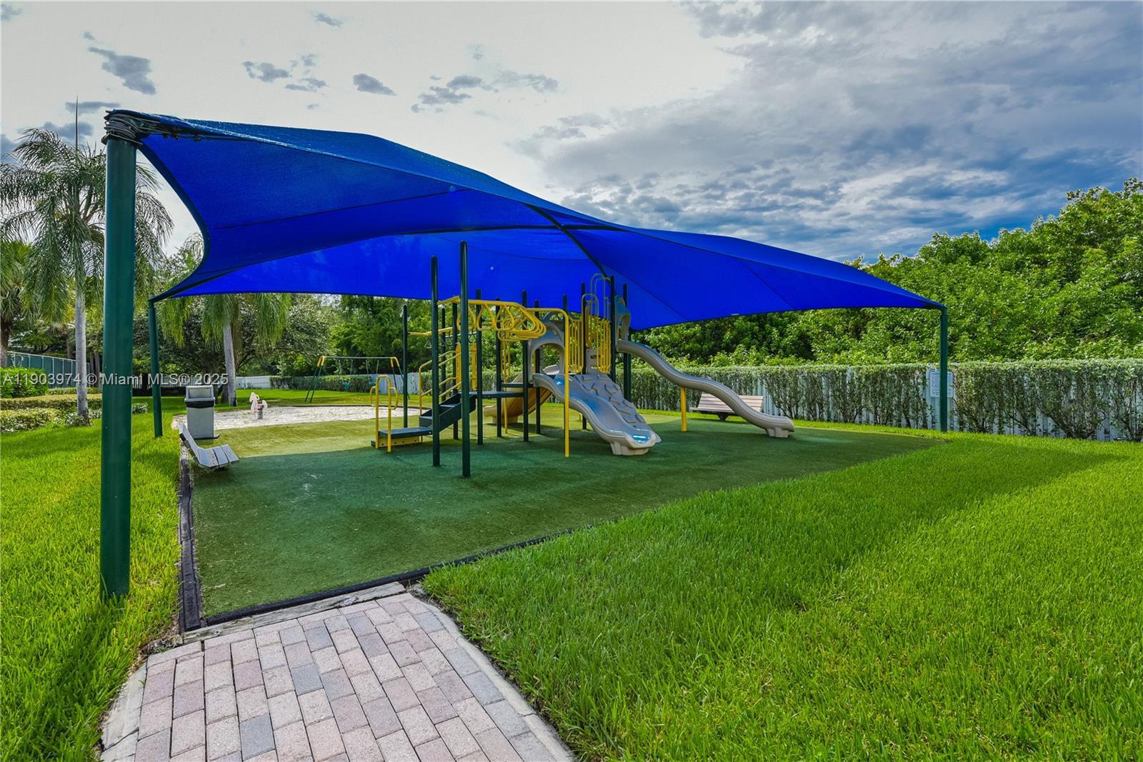 Building Photo - 1055 Yellow Birch Ter