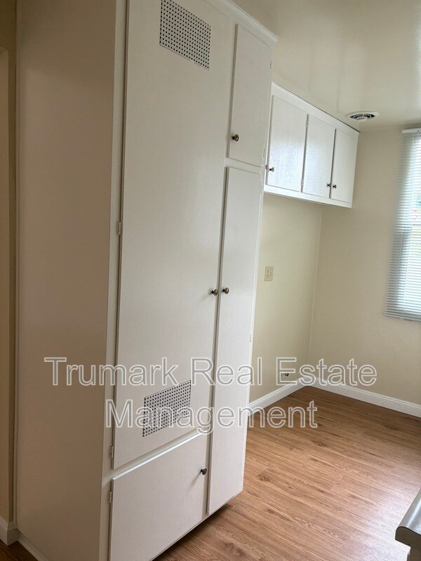 Building Photo - 3830 Orangedale Ave