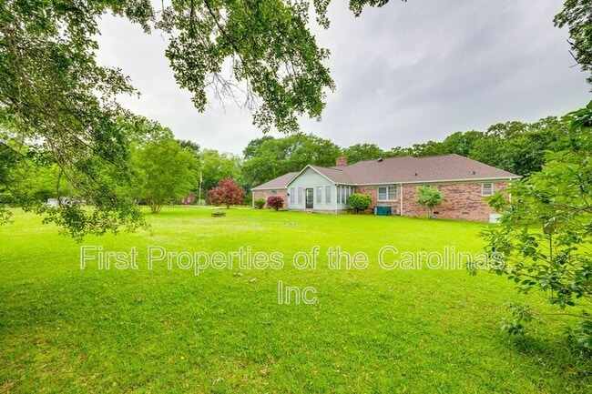 Building Photo - 1003 Chesterfield Ave