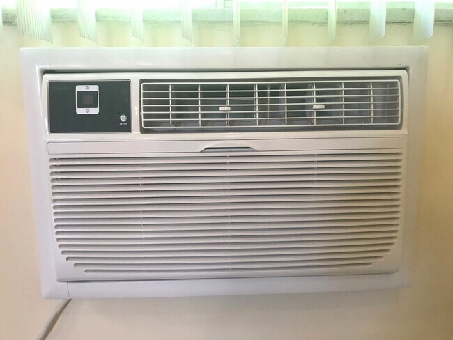 Building Photo - 725 Busse Hwy