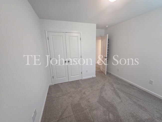 Building Photo - 223 Latrobe Ln