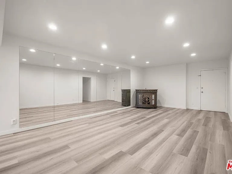 Building Photo - 423 S Rexford Dr