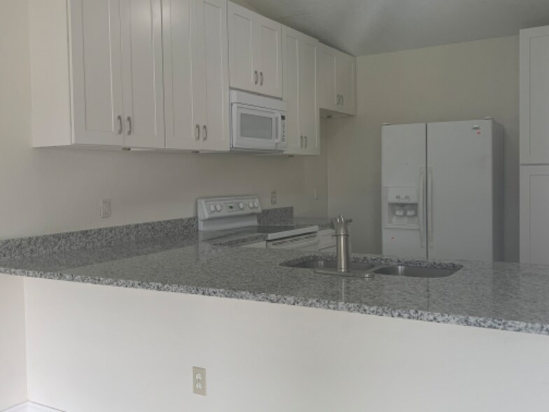 Building Photo - 5898 Sagunto St