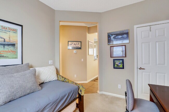 Building Photo - Charming 2-Bedroom, Plus Den Home with 2 F...