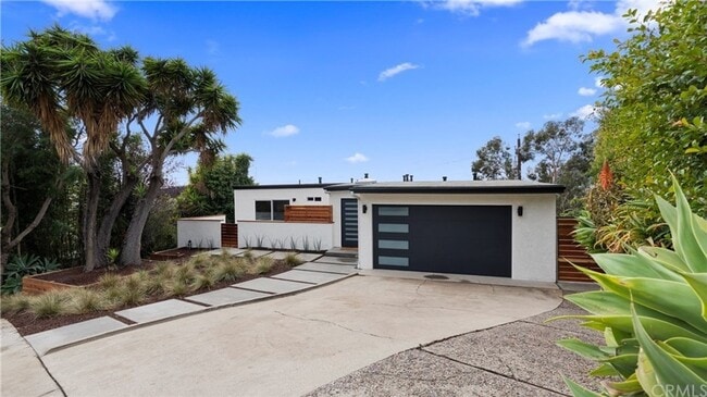 Building Photo - Fabulous Home off of Grand Avenue area ava...