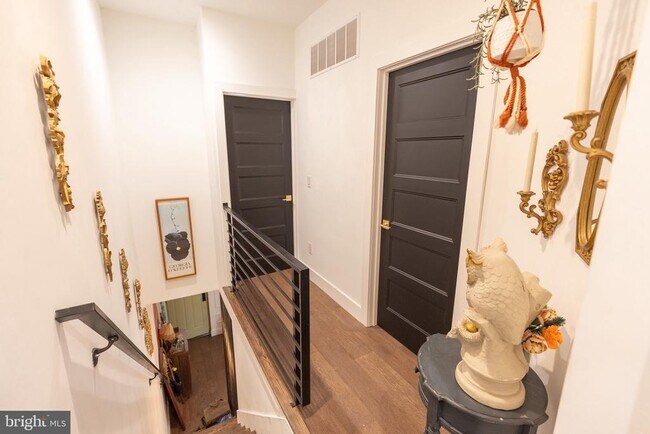 Building Photo - 1010 S Paxon St