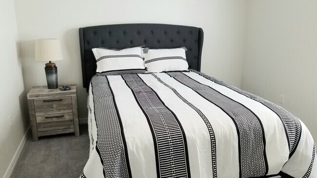 Building Photo - NEW LUXURY ONE BEDROOM APARTMENT FULLY FURNISHED