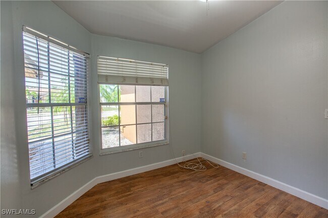 Building Photo - 9511 Cypress Dr N