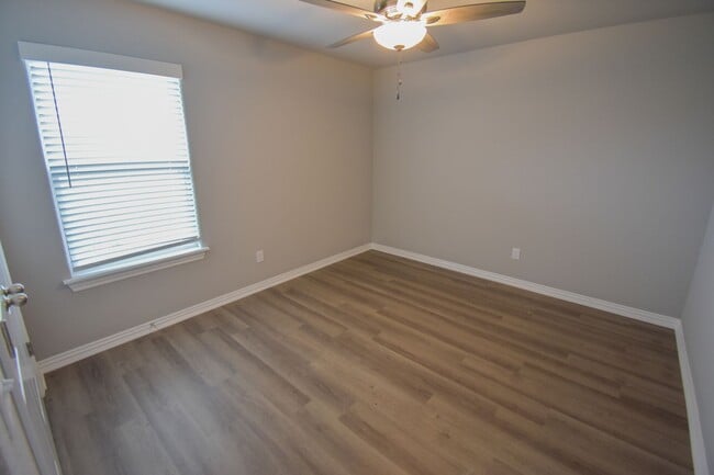 Building Photo - 3 Bedroom 2 Bath Duplex in Prairie Grove!!