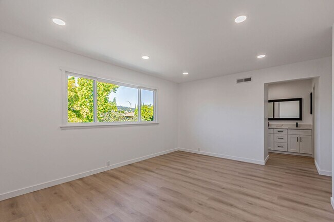 Building Photo - Stunning Updated Home in Almaden Valley
