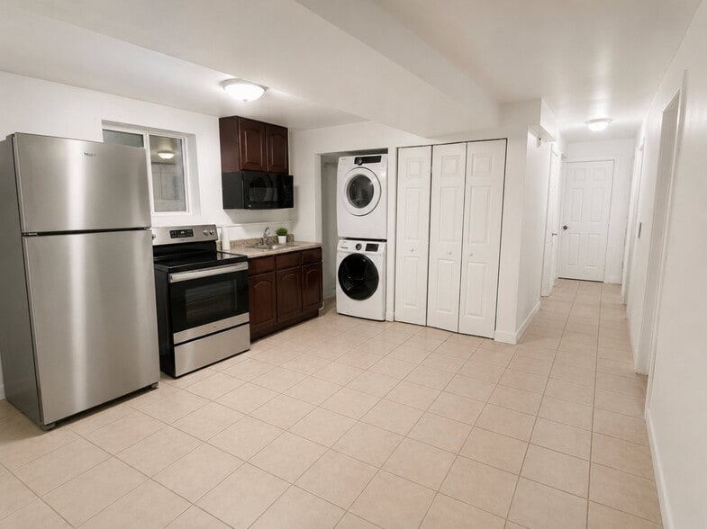 Building Photo - 5242 S Hamlet Cir