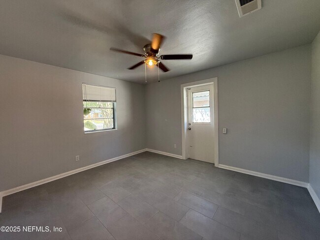 Building Photo - 1909 Layton Rd