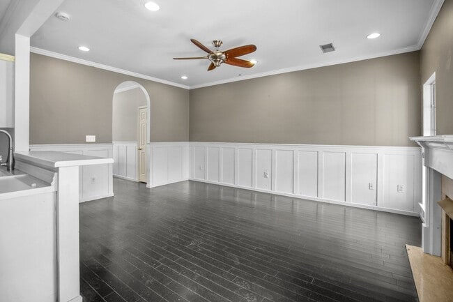 Building Photo - 4 Bedroom 2 Bath Townhouse in Pelham