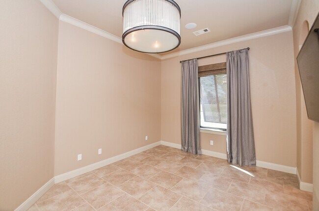 Building Photo - 12316 Oak Bend Cir