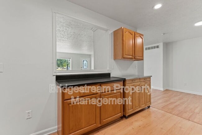 Building Photo - 924 Tradewind Dr