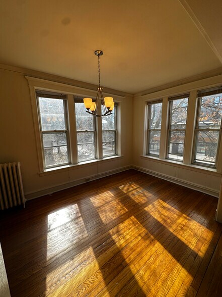 Building Photo - 1006 E State St