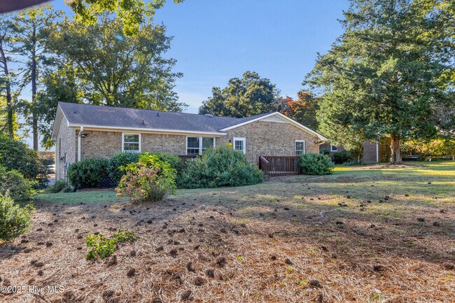 Building Photo - 259 Shoreline Dr