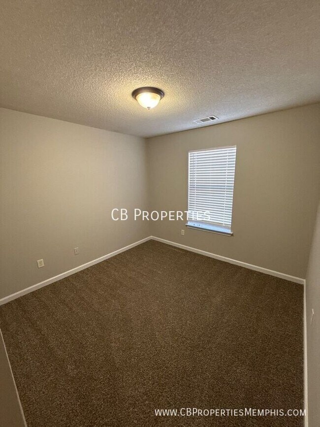 Building Photo - 175 Pine Ridge Ln