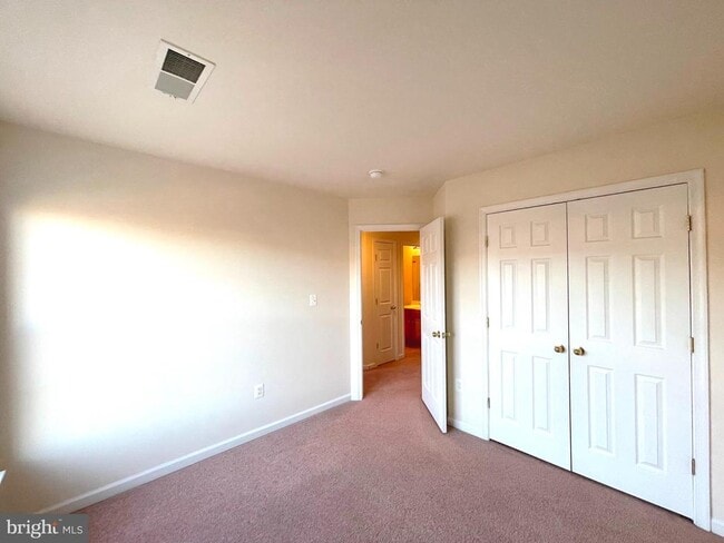 Building Photo - 46053 W Westbury Blvd