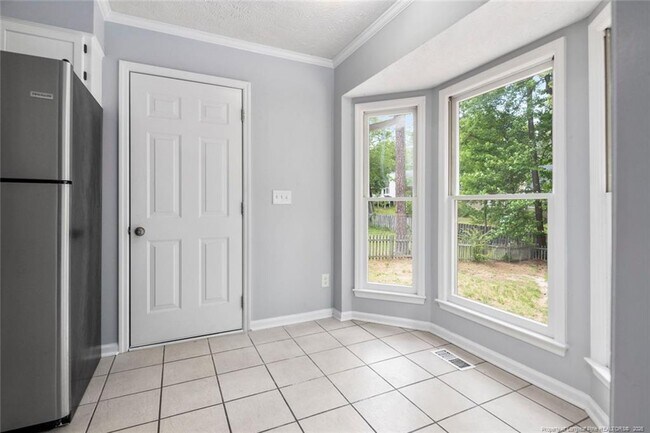 Building Photo - 1274 Arailia Dr