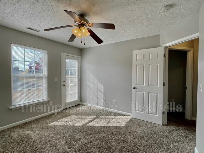 Building Photo - 553 Rose Cottage Cir