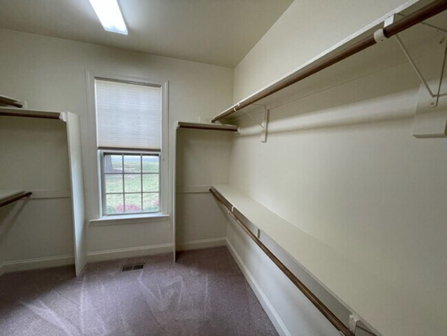 Building Photo - 3725 Nether Ridge Rd
