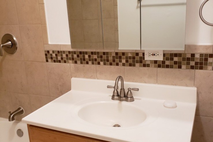 Building Photo - 305 N Palm Ave