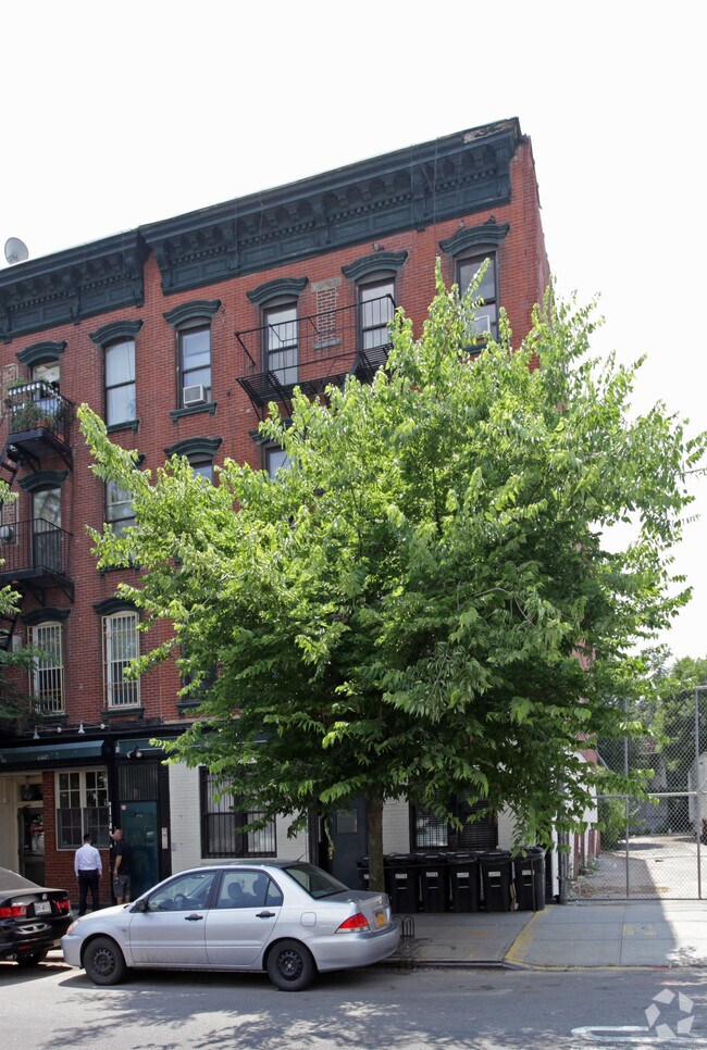 Building Photo - 298 Metropolitan Ave