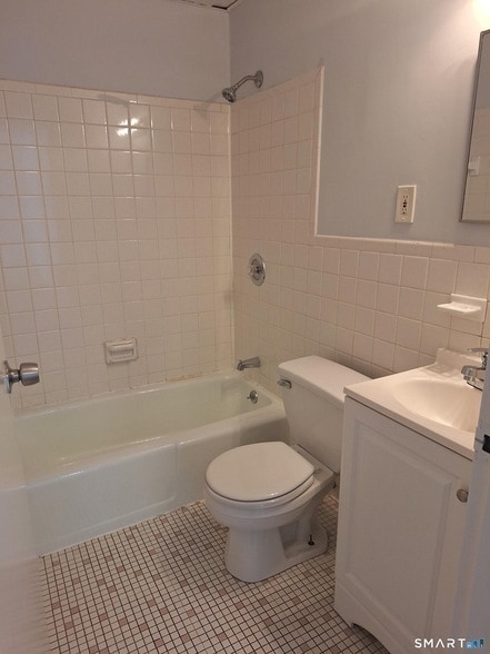 Building Photo - 217 Hollister Ave