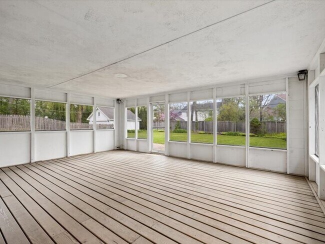 Building Photo - 619 Rockland Ave