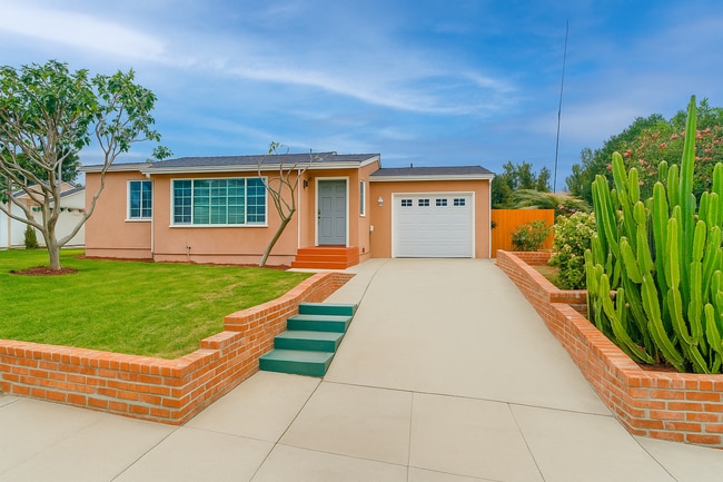 Primary Photo - 3926 Aragon Dr