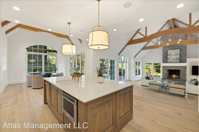 Building Photo - 4 br, 4.5 bath House - 1199 Fairway Rd
