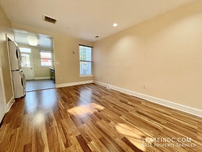 Building Photo - 2025 Flagler Pl NW
