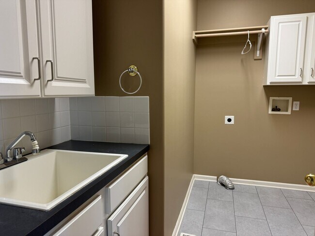 Building Photo - Elkhorn Home For Rent In Quiet Neighborhood