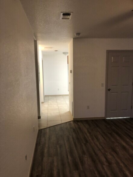 Building Photo - 3393 Green Briar Cir